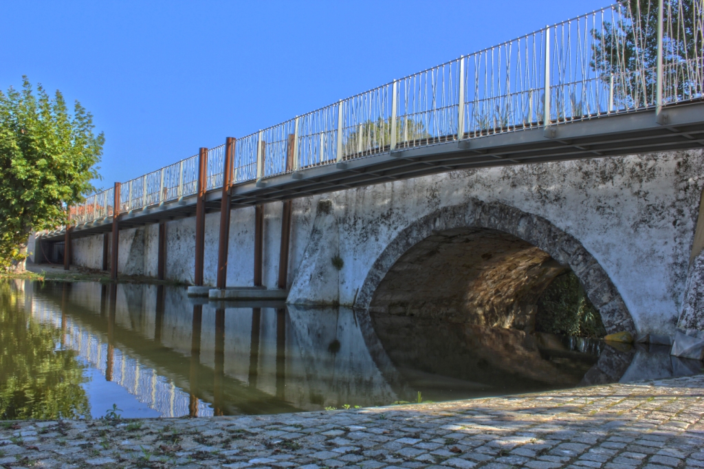 Ponte Pedonal Ventosa do Bairro