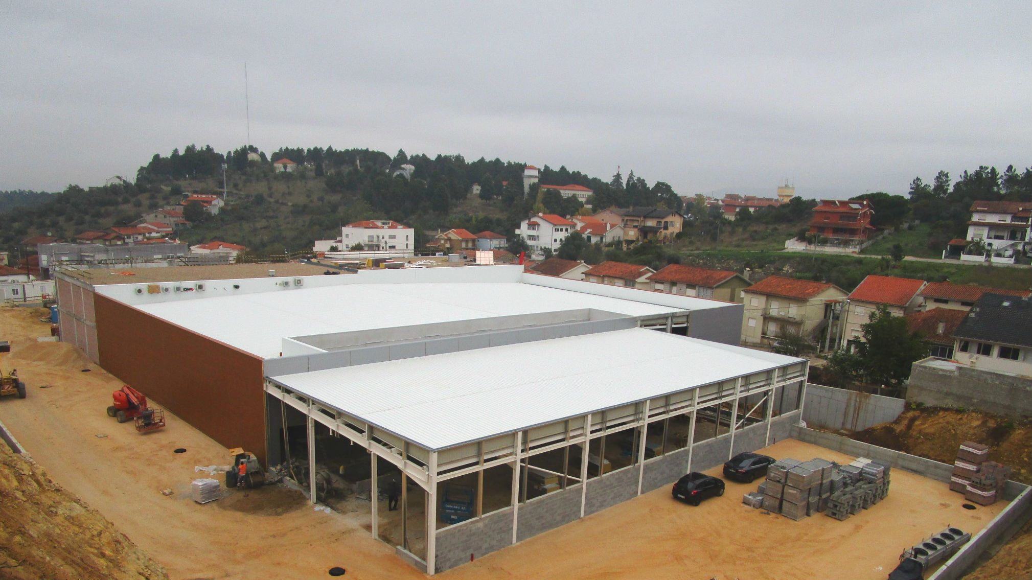 Fiscalização de edifício comercial em Coimbra. Aproxima-se o final da Obra