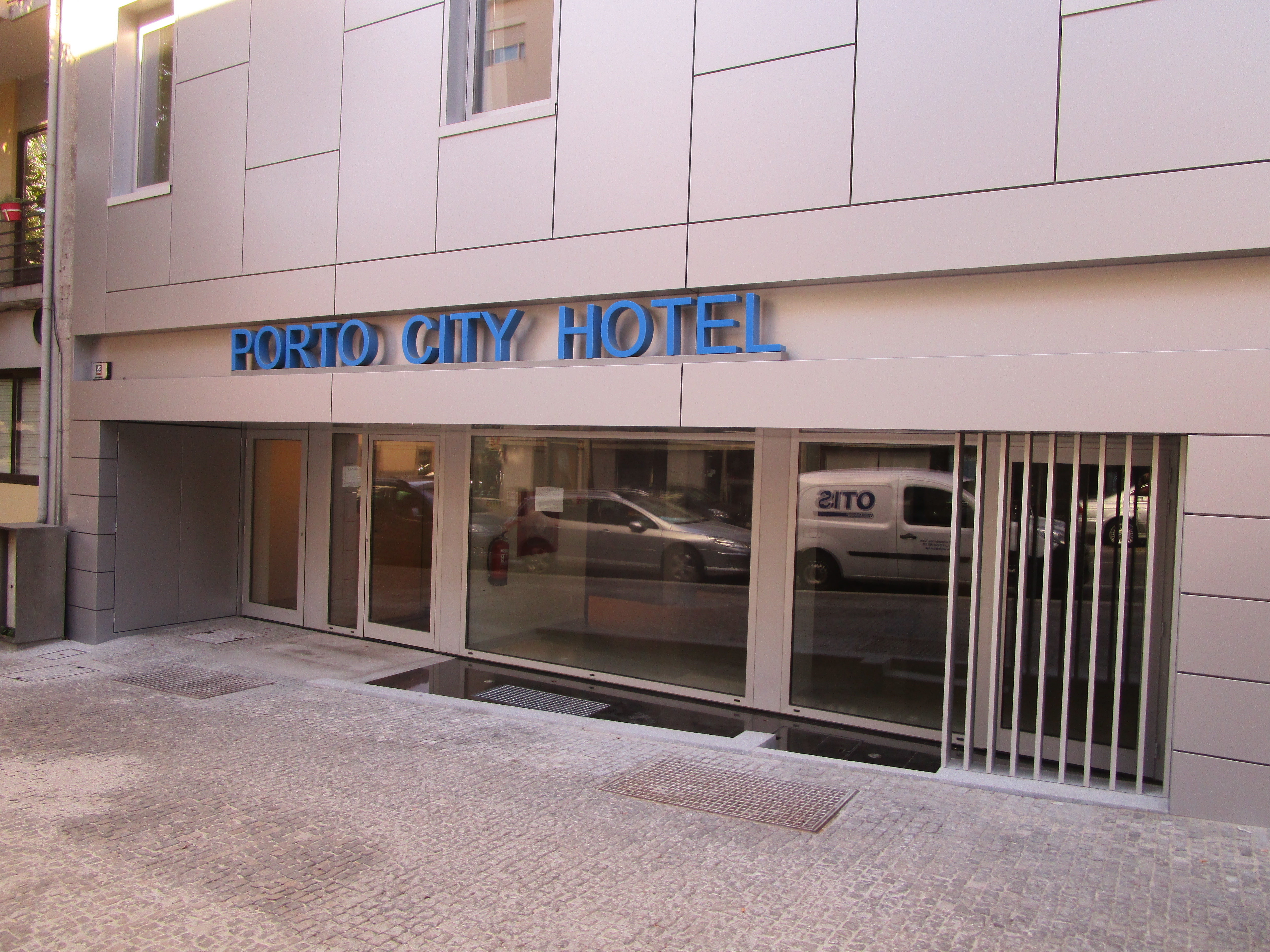 Fiscalização de Hotel na Rua Faria Guimarães - Porto