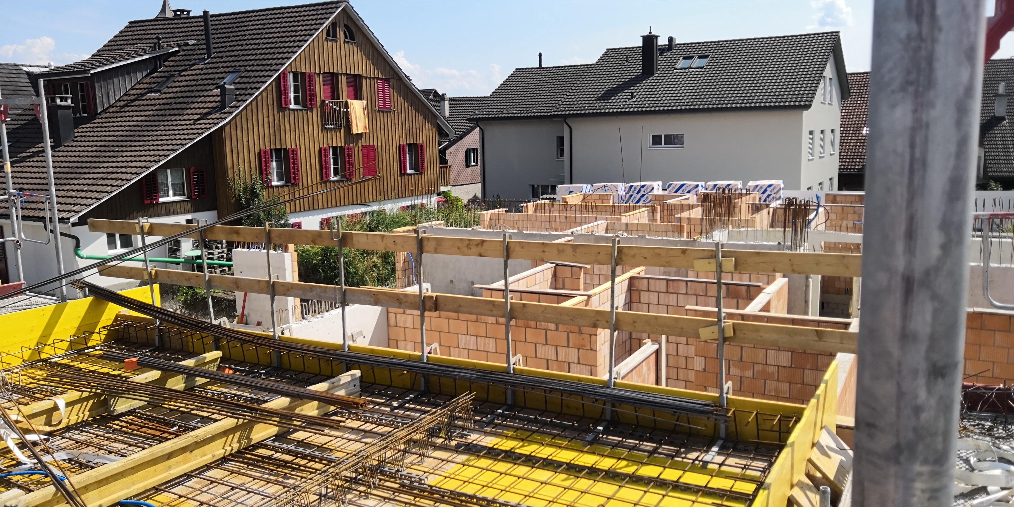 Edifício de quatro blocos de apartamentos habitacionais em Nänikon - Suíça
